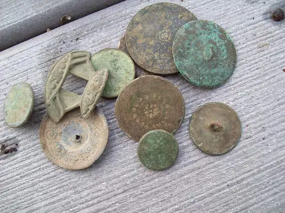 dandy buttons