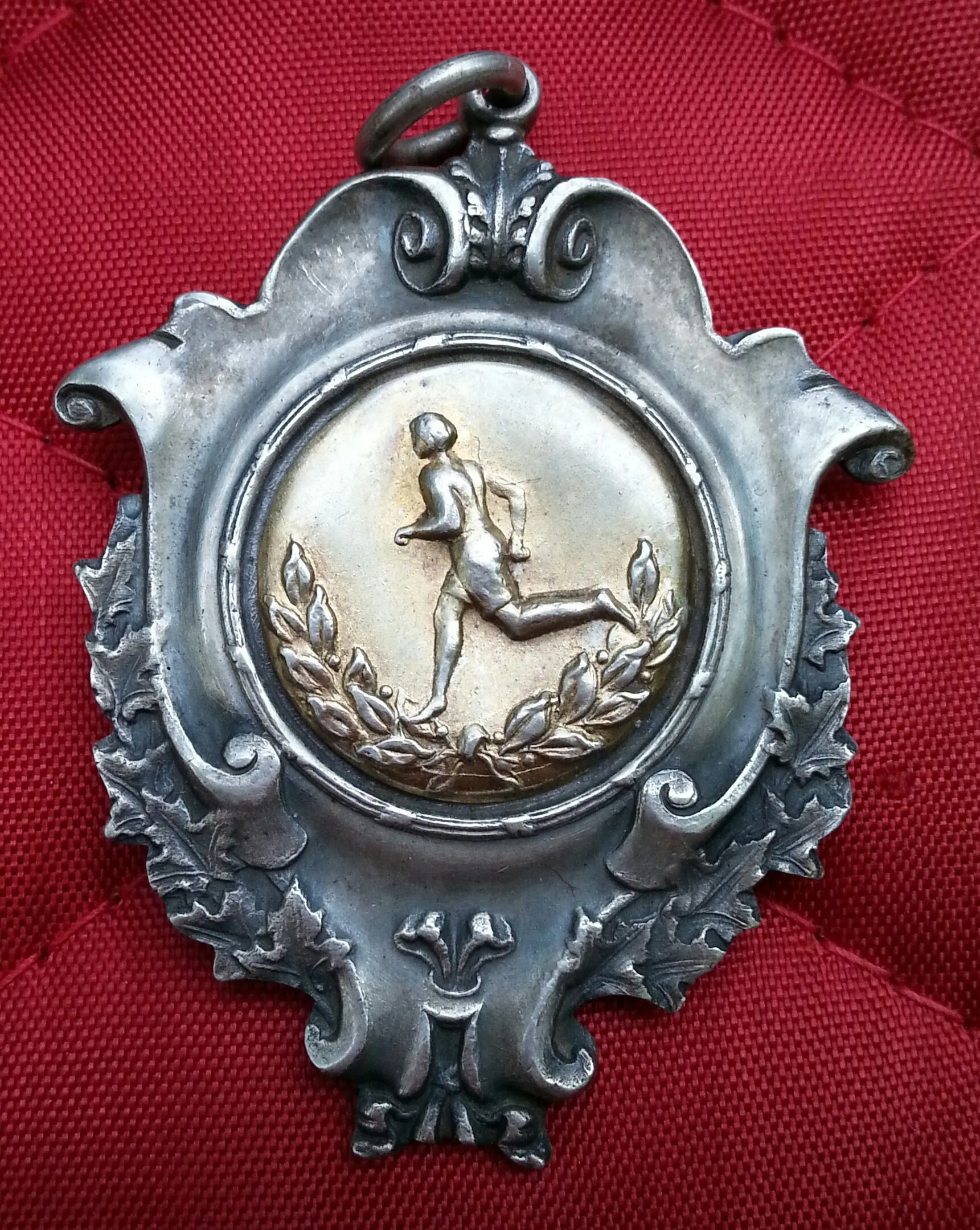 Dug this the last hunt of 2014. Roughly 8 inches deep. Amazing sterling with gold inlay a.c castleman award. 19.5 grams