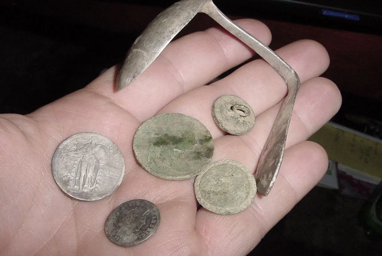 FARM FIELD FINDS - SPOON IS SILVER - 1803 LARGE CENT - 1902-O BARBER DIME - SLQ
1800s button - 1700s button