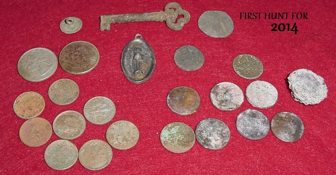 FIRST HUNT FOR 2014 - WET SAND HUNT AT MA. SALTWATER BEACH - SOME ROCKS SHOWING -  OLD KEY -WORN DISC/COIN? - RELIG.MED. IS SILVER AND GOT A CRUSTED S