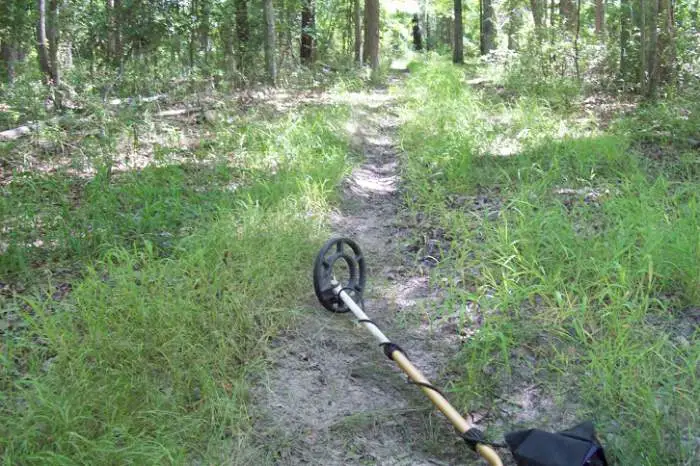 follow this trail to old settlement 1700's
