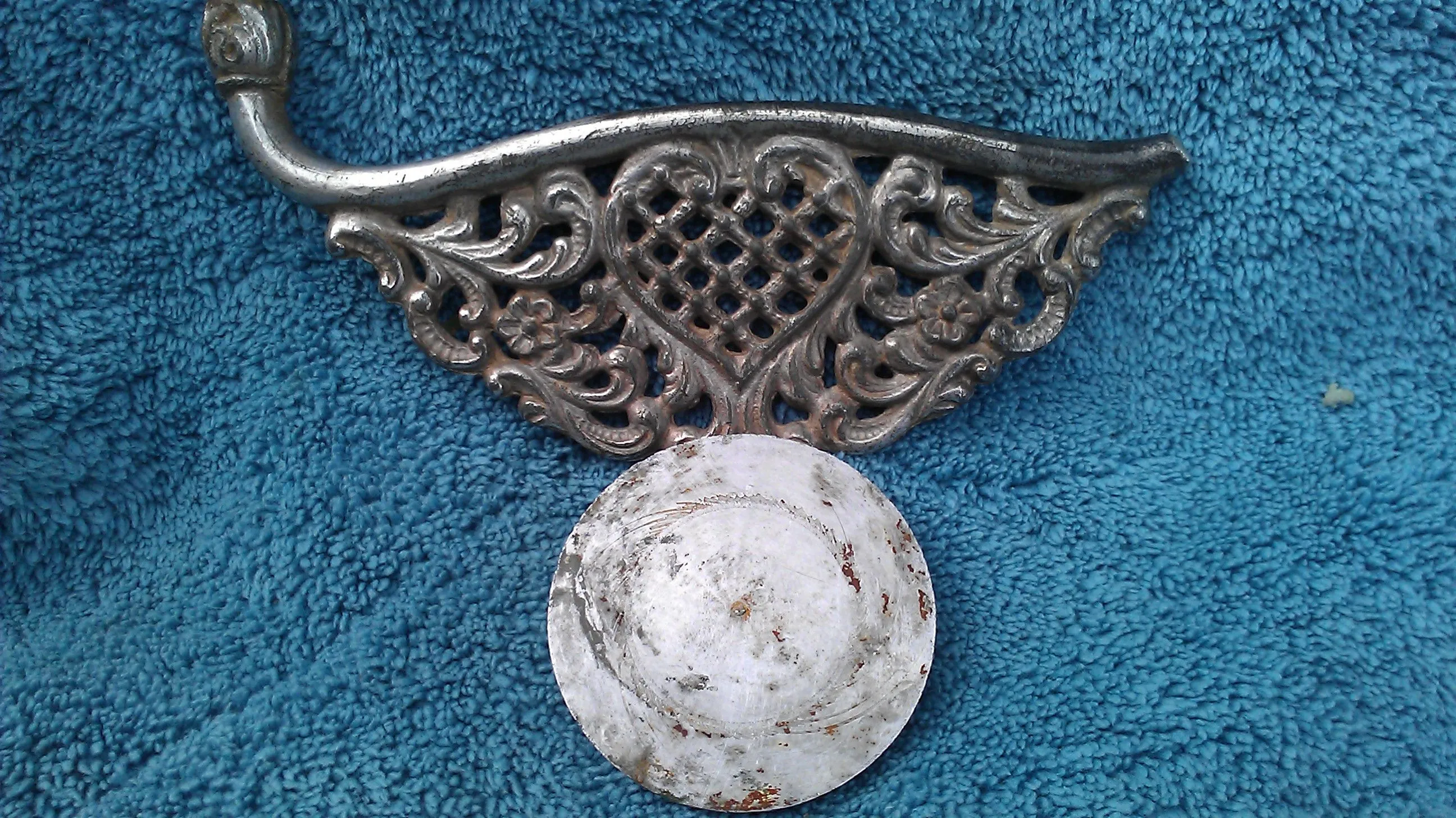 Handle and silver disk