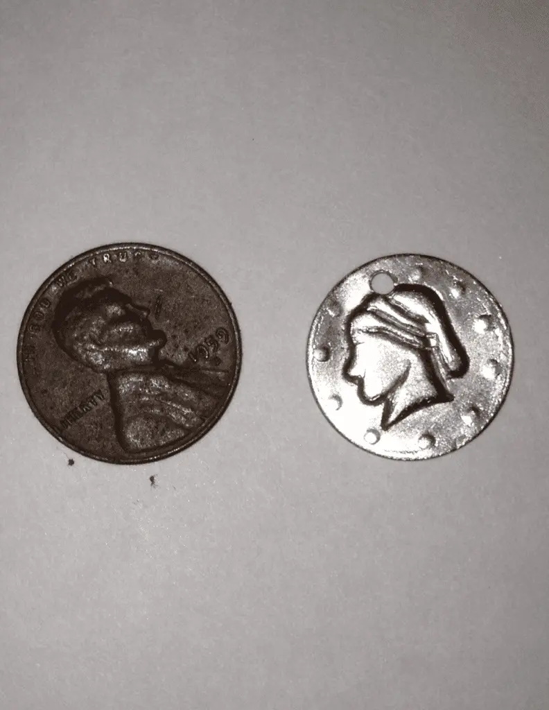 Help, no idea what this charm trinket thing