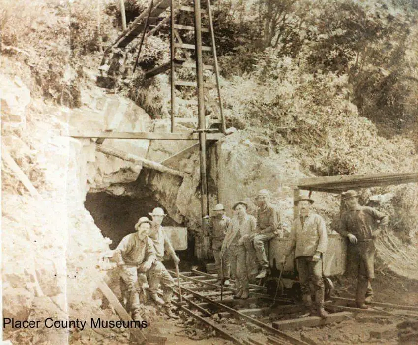 Horseshoe Bar Diversion Tunnel being built