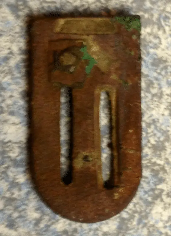 I have 6 of these, this is the shortest, fattest one. The others have a single musical note on them toward the square upper....sometimes the notes hav