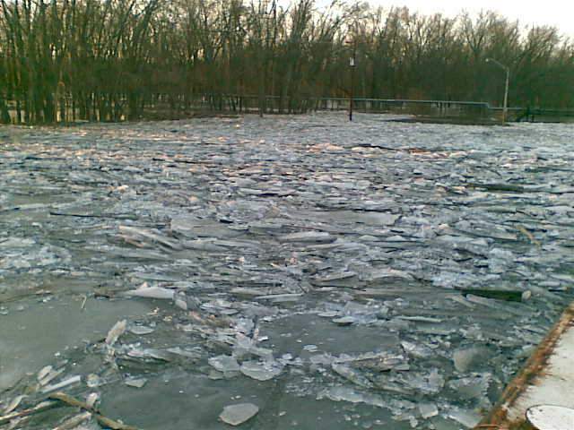 ice - Ice on the Illinois river
