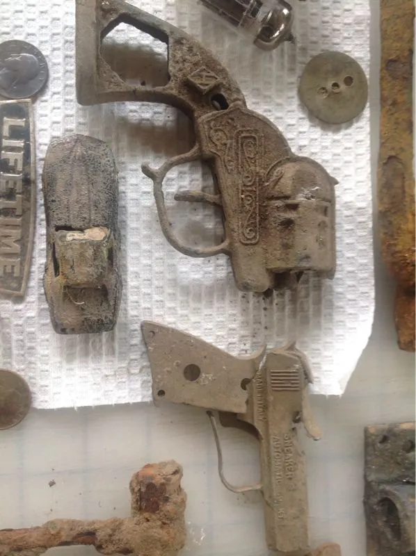 image 3548472740

Toy Cap Guns and Metal Car