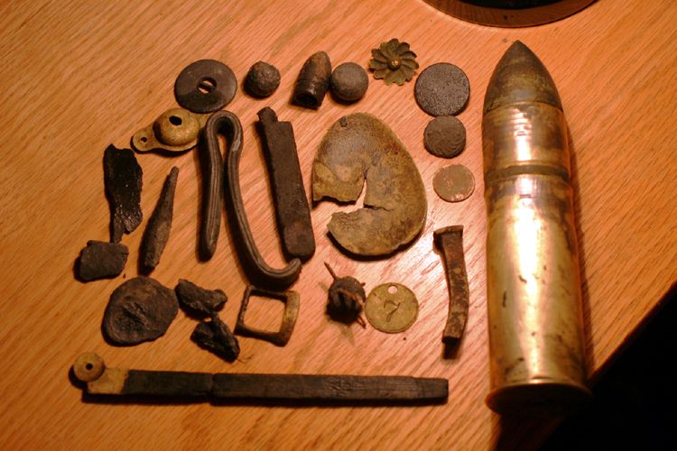 Items including a 37mm misfired
Hotchkiss shrapnel round.
From an 1870 design handcranked
autocannon