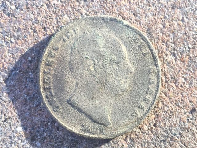King William IV halfpenny. I thought it was a KGIII at first because of the right-facing bust but I also thought it could be a KWIV. No KG coppers as 