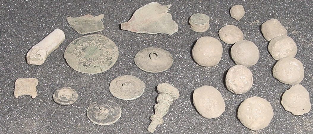 LAST HUNT FOR APR. - HIT A SMALL COLONIAL FARM FIELD - MUSKETBALLS AND A FEW BUTTONS - SEAL TOP SPOON PIECE FROM 1600s