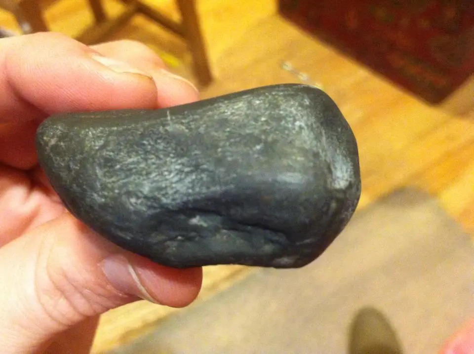 Lump is vertical and attached to both sides not just one.