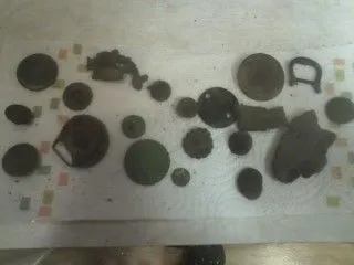 Misc buttons,buckle,pewter utensils
All pre colonial
