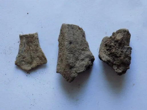 monday 03/10/16

condition = rocks
piece of lead on left