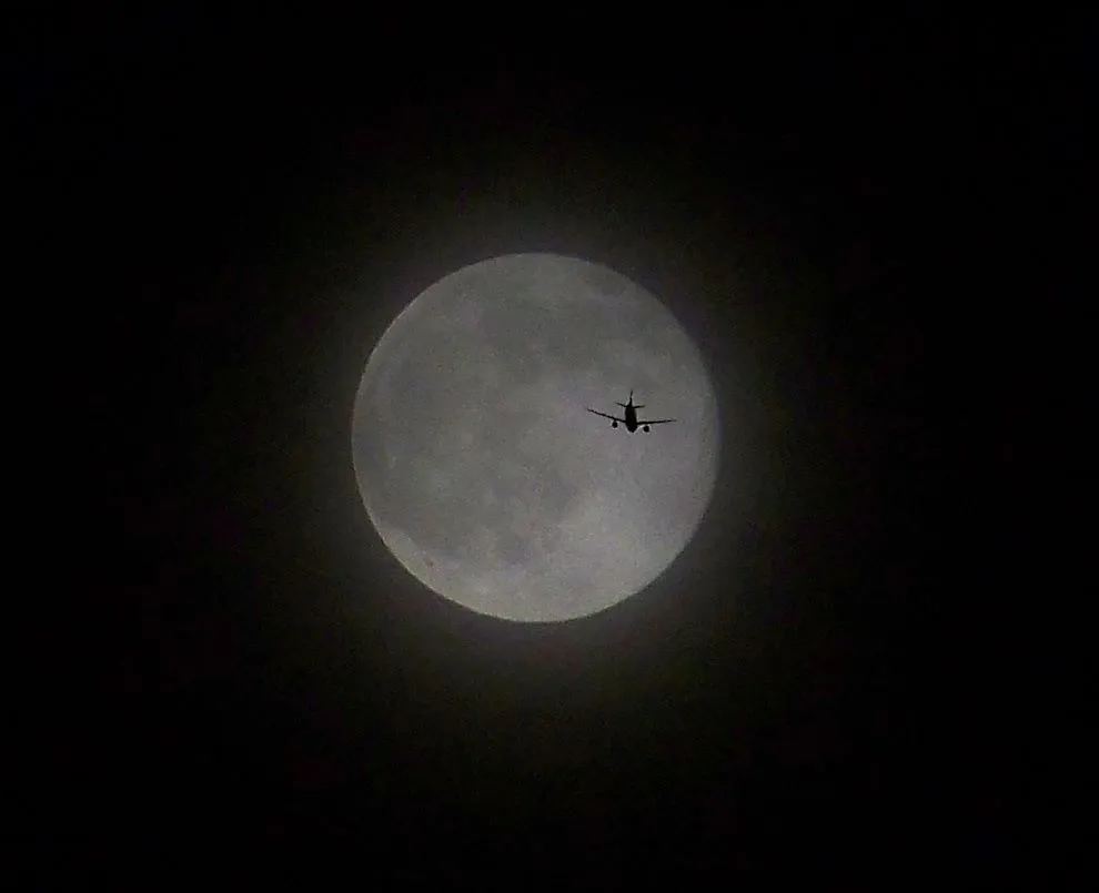 moon with jet June 2015