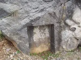 مقبره سنگی