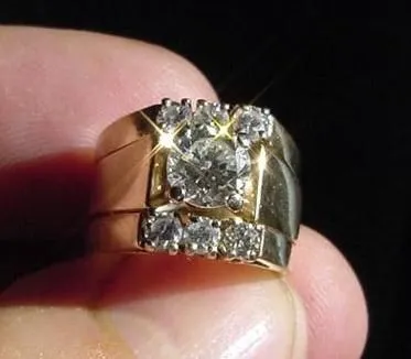 NICE DIAMOND RING FROM TRIP TO ARUBA
(CZ20)