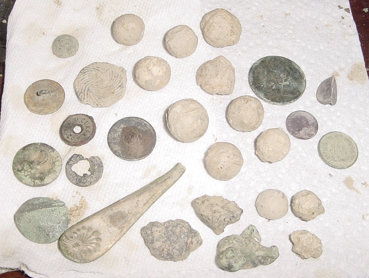 NOV.2ND - FARM FIELD FINDS - FIRST DIRT HUNT SINCE EARLY SPRING - OLD COINS , MUSKETBALLS, A FEW BUTTONS - WERE THE BEST OF IT