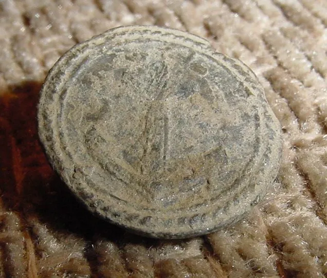 OCT. 20TH - PEWTER REV WAR NAVAL BUTTON - FARM FIELD FIND