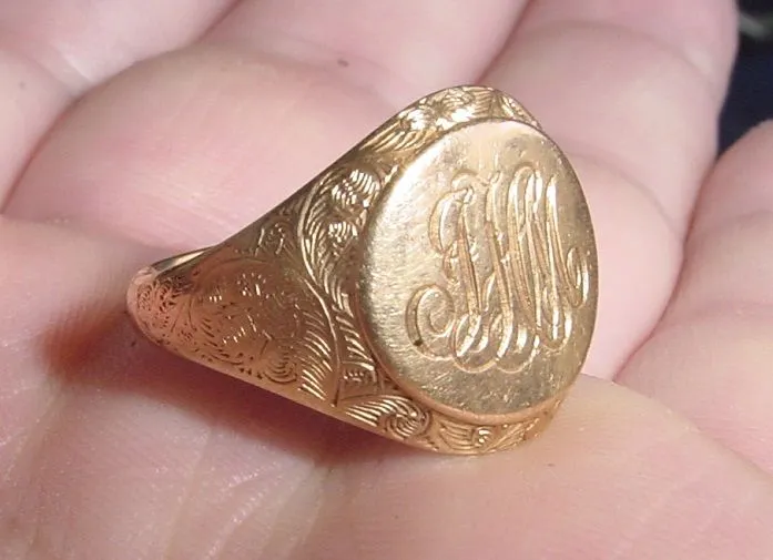 OLD GOLD SIGNET 14K