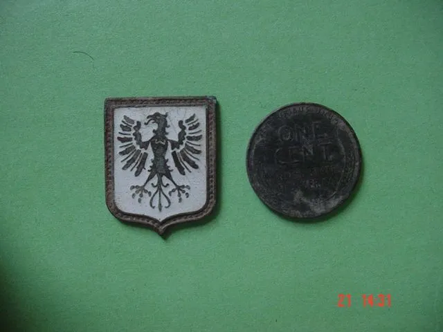 pin 002