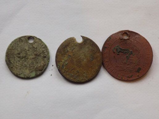 saturday 24/09/16

condition = 2 are toast one is good
3 coins part of a charm braclet