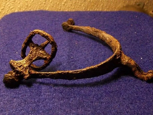 SEPT 28 CELLAR HOLE colonial spur with buckle fused to it