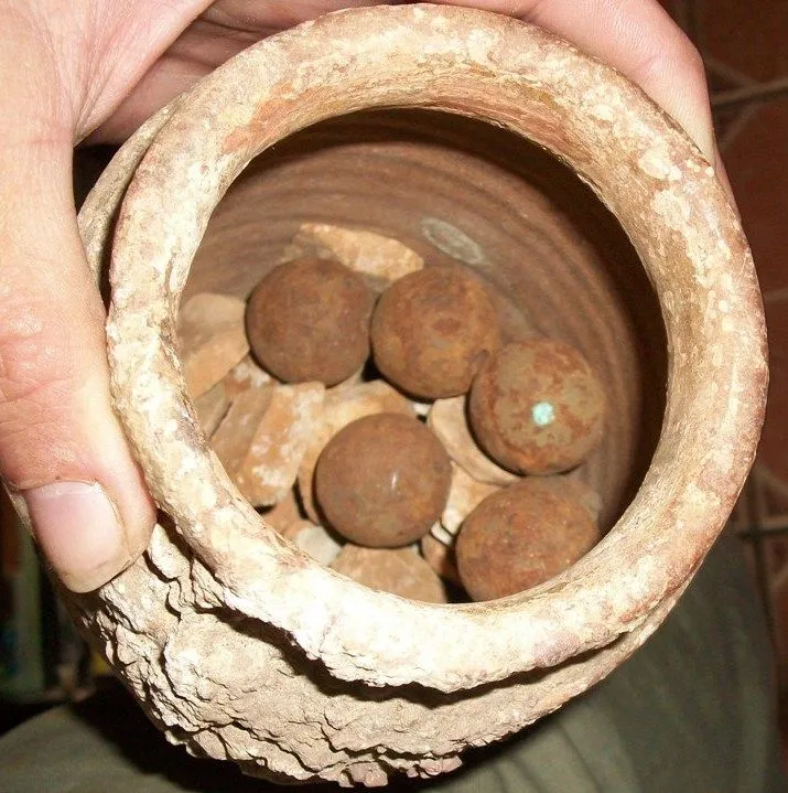shipwreck jar with top and flint 3e RESIZED