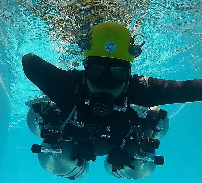 Sidemount setup for a long exploration dive or deep multi gas, 4 x 80's. I always use a scooter with 4 sets. A rebreather would be better...