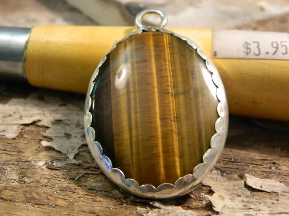 Sterling silver tiger-eye pendant