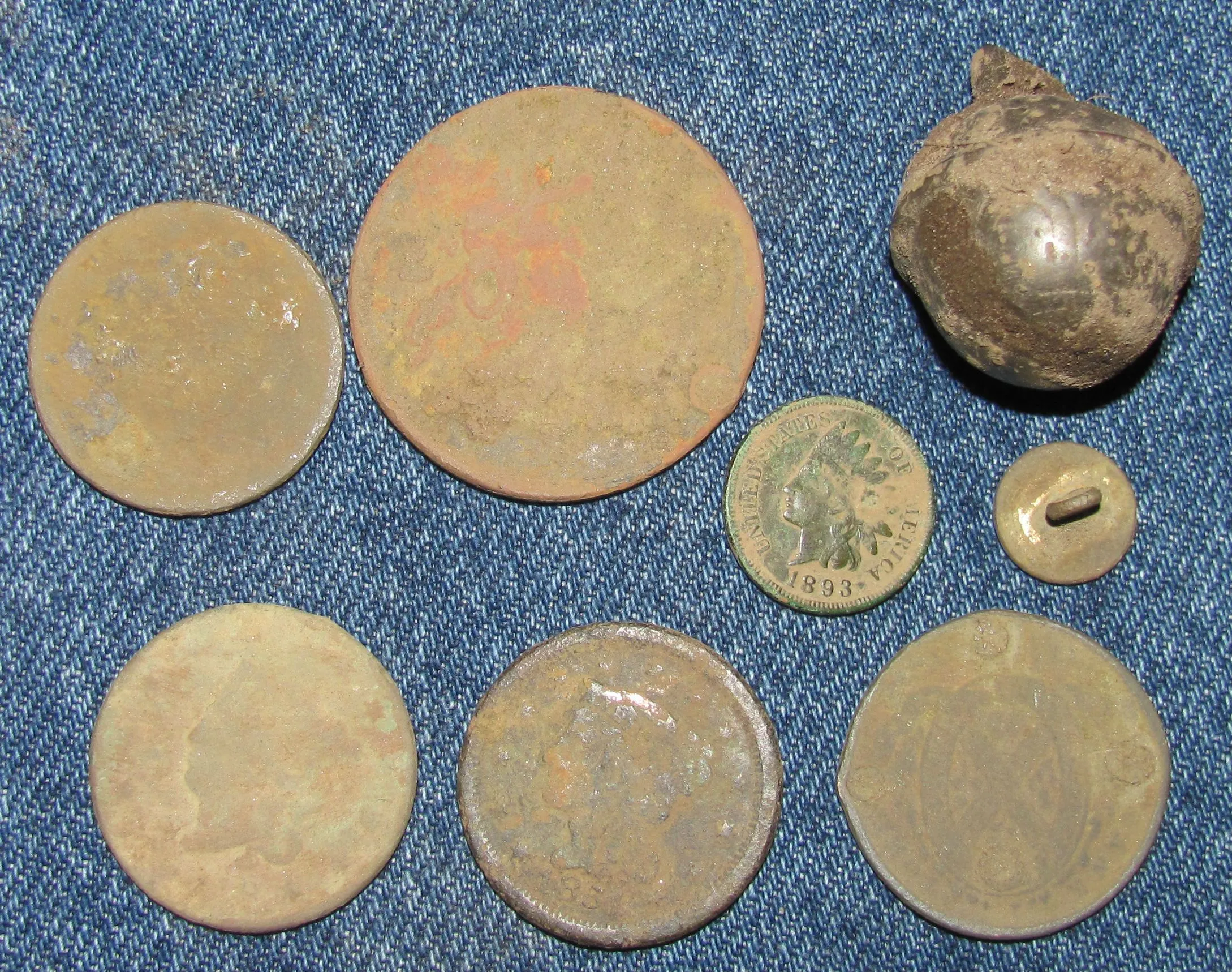 Three LC's, Russian kopek, indian head cent, canadian bank token, small flat button and a croto bell.
Oct.2012