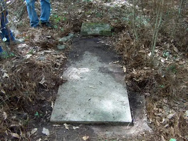 Unknown Gravesite  - I located this one in the woods at the end of an old road