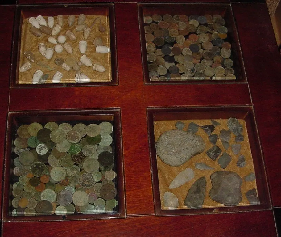 UPPER LEFT - CIVIL WAR STUFF
UPPER RIGHT- BUFFALOS...Vs...AND A FEW SHIELDS
LOWER LEFT - COPPERS...COLONIALS AND LCs
LOWER RIGHT INDIAN STUFF