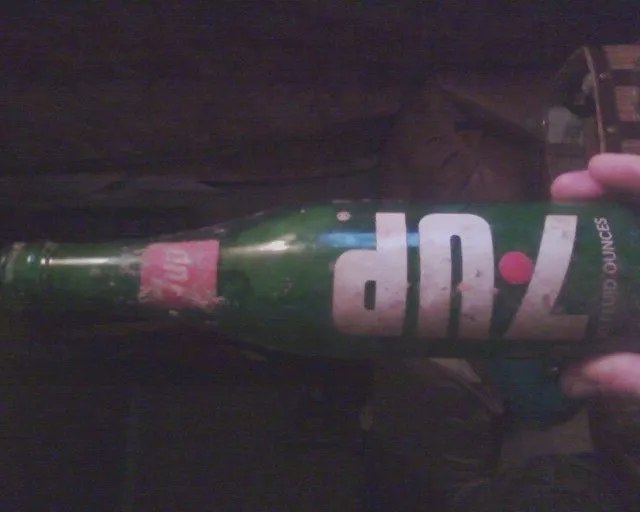 VINTAGE 7UP BOTTLE