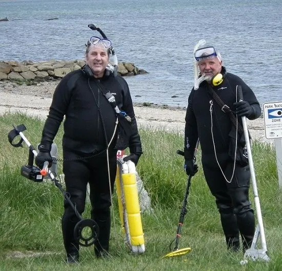 WHYDAH & MYSELF SUITED UP FOR THE COLD WINTER NEW ENGLAND WATERS