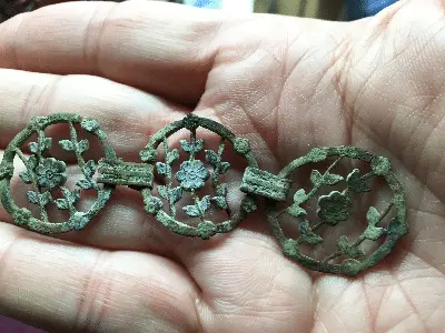 Woman's Victorian sweater clasp or chain (c. late 1800s).