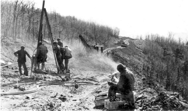 constructionofskylinedrive1932.jpg