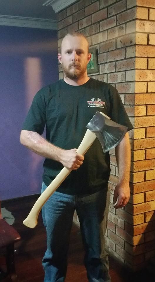 Kelv%20with%20Axe_zpsy6jqhqog.jpg