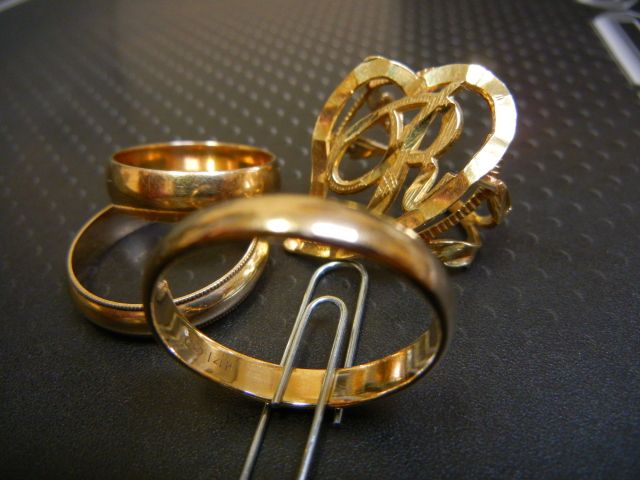 18KGoldWeddingBand005_zpsfcd71735.jpg