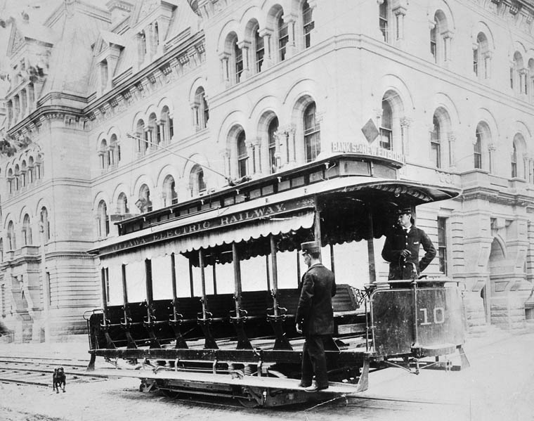 Electric_street_car%2C_c_1900%2C_Ottawa.jpg