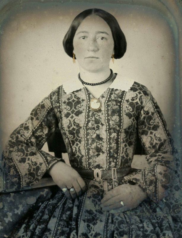 KGrHwoman60_3.jpg