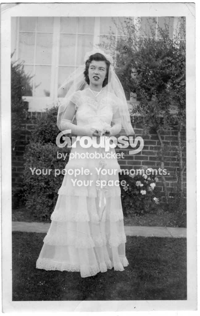 mominherweddingdress.jpg