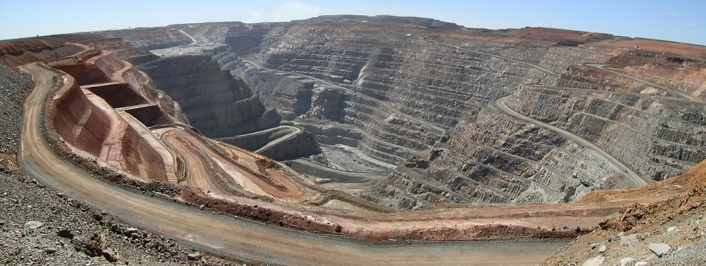 Super-Pit-Panorama.jpg