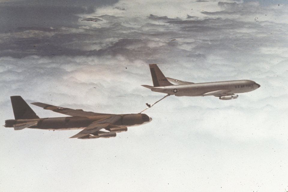 B-52-AAR.jpg